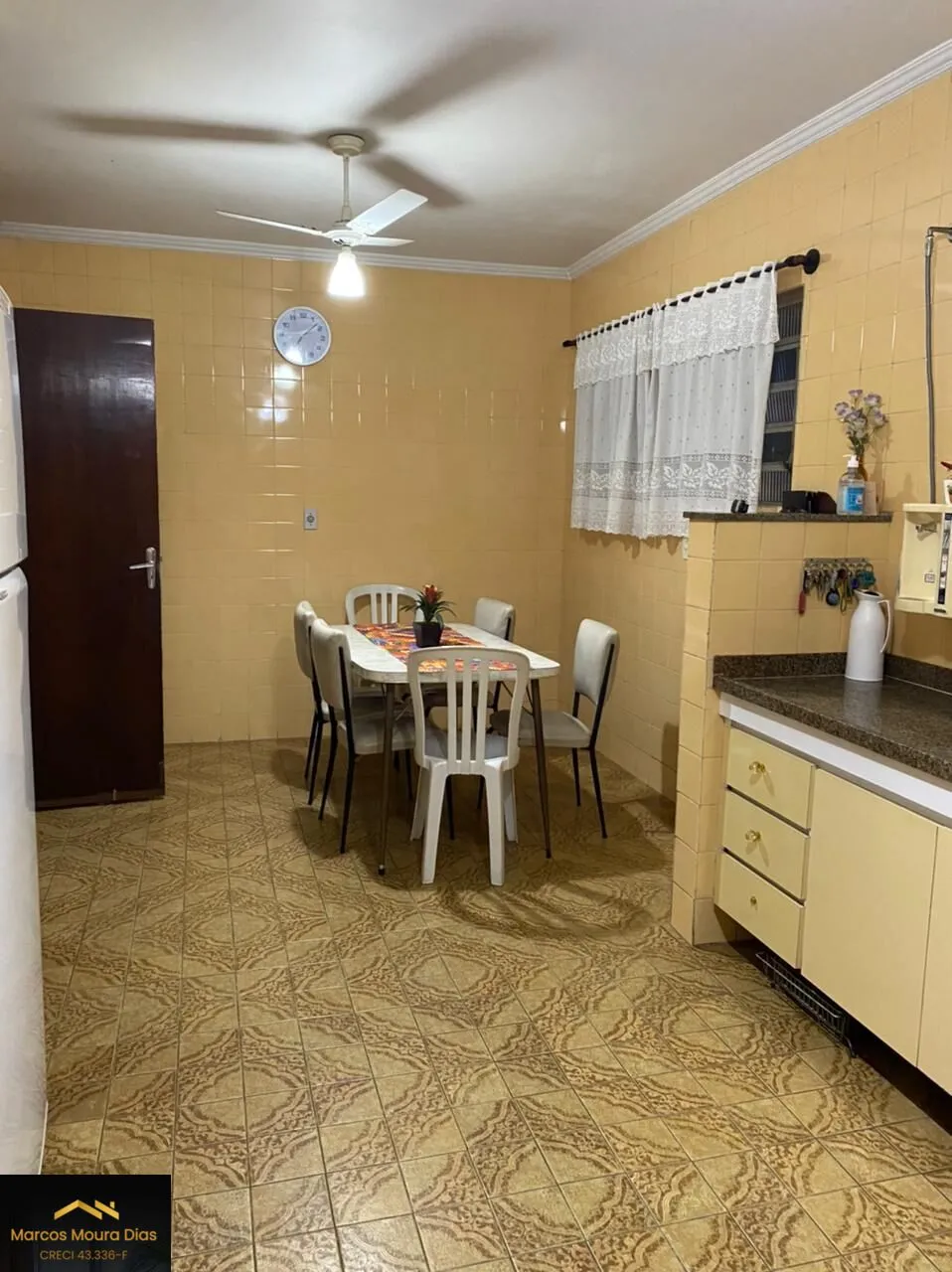 Imagem Sobrado no Sumaré, 4 dormitórios ( 1 Suíte), 3 vagas de garagem com portão automático, Churrasqueira. Região da Avenida Pompeia