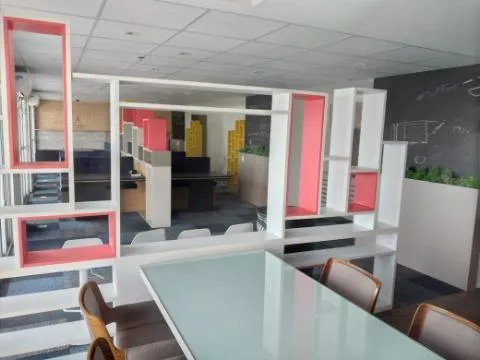 Imagem LOCAÇÃO DE SALAS COMERCIAIS MOBILIADAS NO EDIFÍCIO MARQUÊS BUSINESS CENTER, NA BARRA FUNDA/SP com 162m² e 5 vagas, sendo 100 m do metro. CONSULTE-NOS.