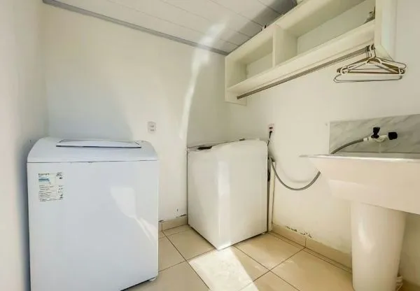 Imagem Casa no bairro Cavalhada de 3 dormitórios e 3 vagas