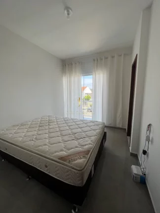 Imagem Sobrado com Piscina para locação diária para 12 pessoas.