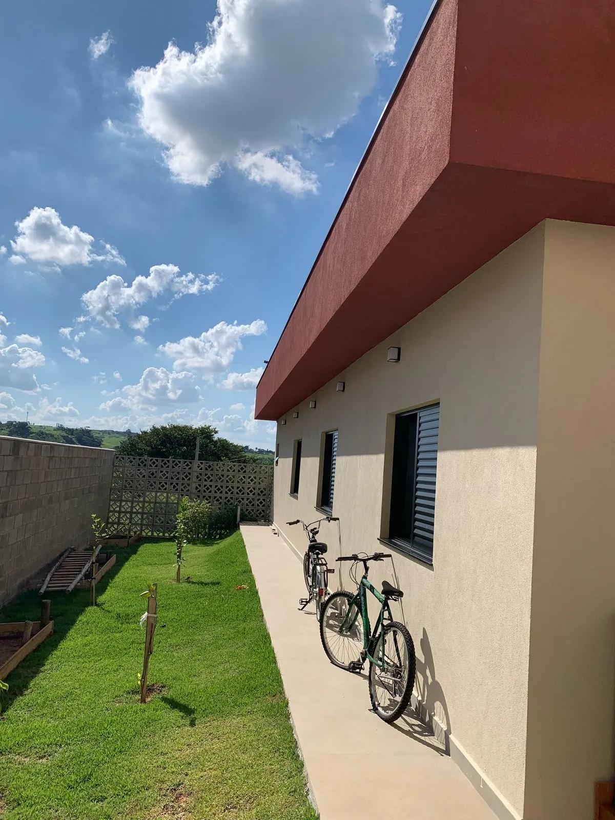 Imagem Casa em Condomínio de Luxo à Venda em Itupeva-SP, no Residencial Montes Claros: 6 quartos, 2 suítes, 5 banheiros, 2 vagas, 172 m².