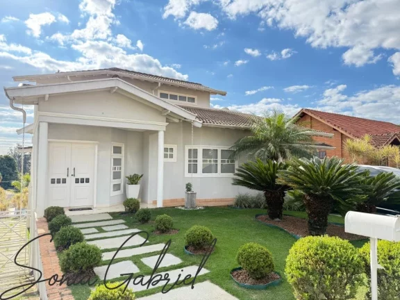Imagem Espetacular Casa em Condomínio à Venda em Vinhedo-SP - Condomínio Marambaia - 4 Quartos, 2 Suítes, 3 Salas, 5 Banheiros, 4 Vagas de Garagem, 530,14 m².