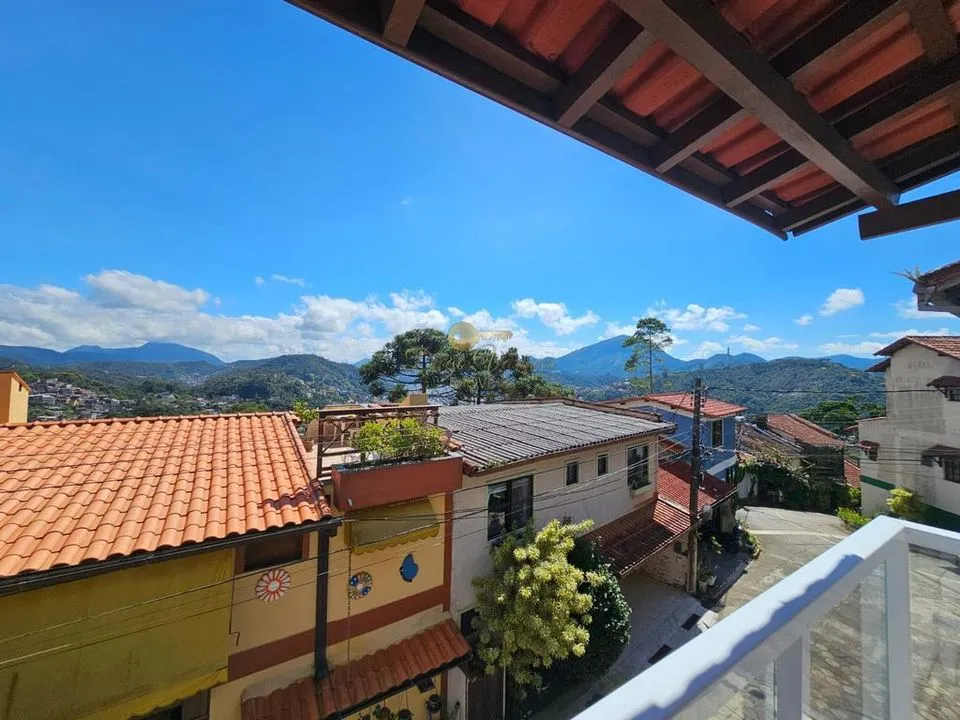 Imagem Casa em Condomínio para Venda em Teresópolis / RJ no bairro Iucas