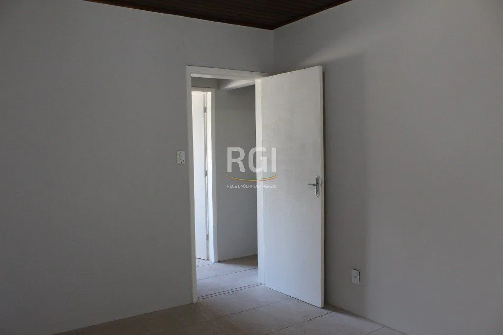 Imagem BAIXO - DUAS CASA NO MESMO PÁTIO NA PRAÇA SIMÕES LOPES NETO - ACEITA PARTE DE PAGAMENTO EM IMÓVEL NO LITORAL- SOB CONSULTA