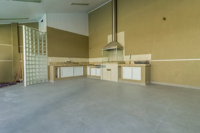 Imagem Casa de Alto Padrão 3 suítes, 4 vagas e Piscina à Venda no condomínio Forest Hills no bairro Anchieta