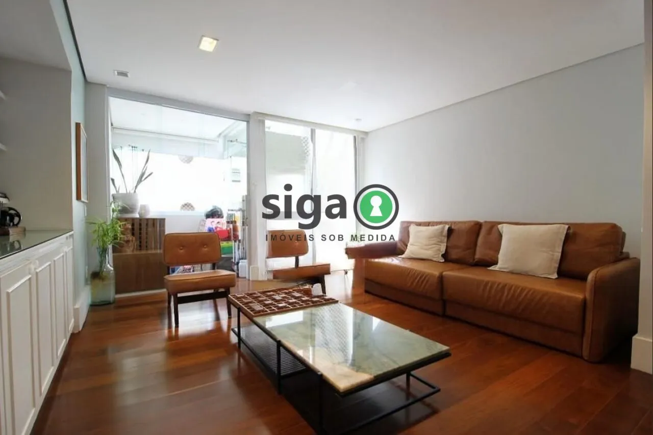 Imagem Apartamento sofisticado em Moema com reforma impecável e 2 vagas fixas.