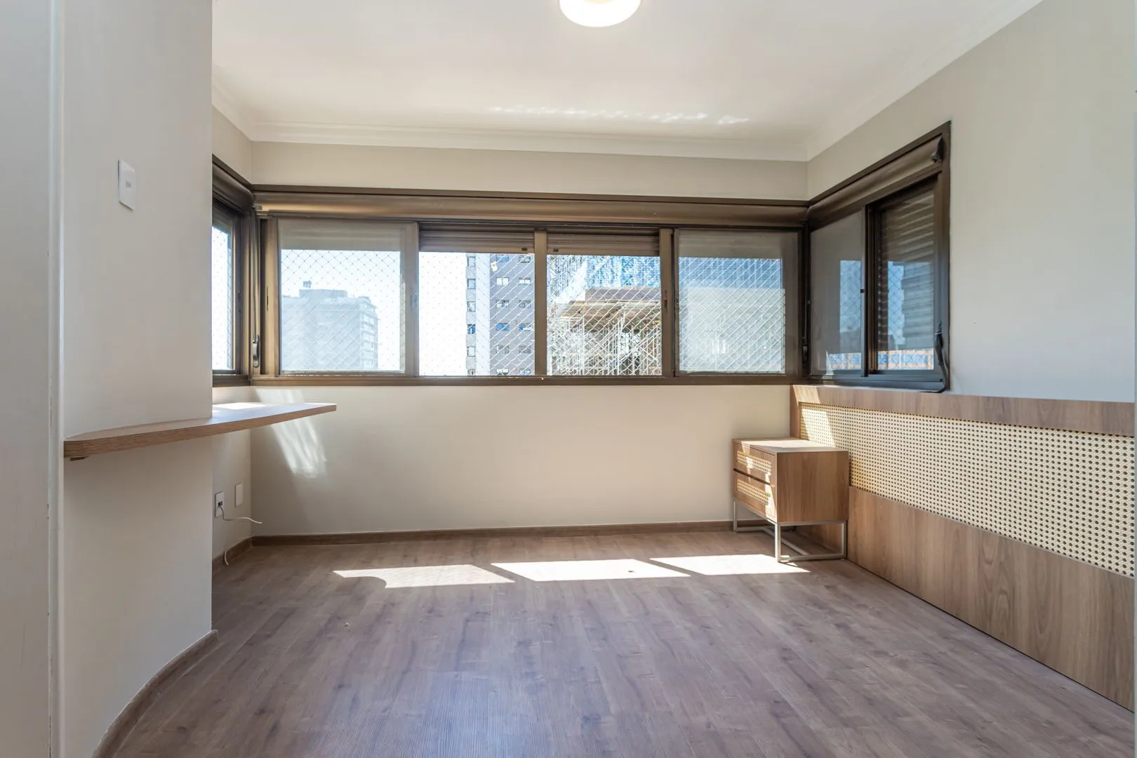 Imagem Apartamento no bairro Mont Serrat de 2 suítes e 2 vagas DESOCUPADO