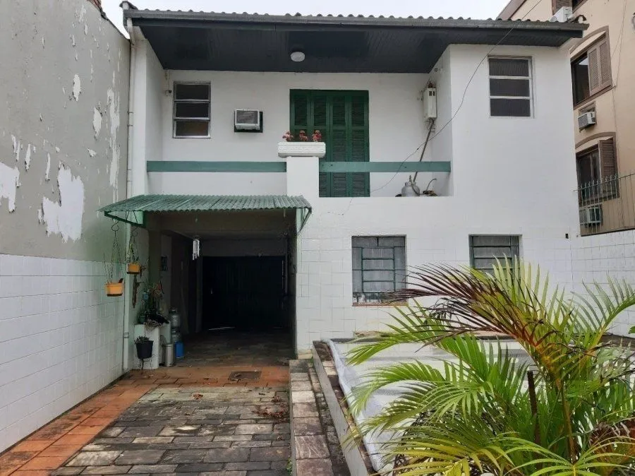 Imagem Casa de 130m² com 3 dormitórios no bairro Jardim Botânico.