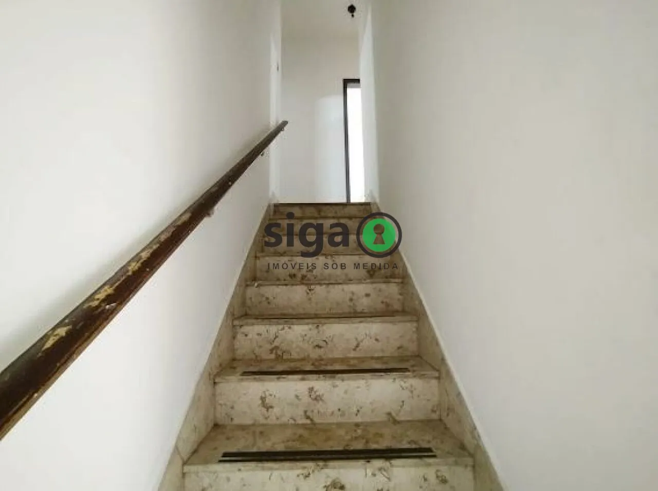 Imagem Casa Comercial no Itaim Bibi para locação com 105m², com 5 salas, 1 banheiros e 2 vagas, sem mobilia