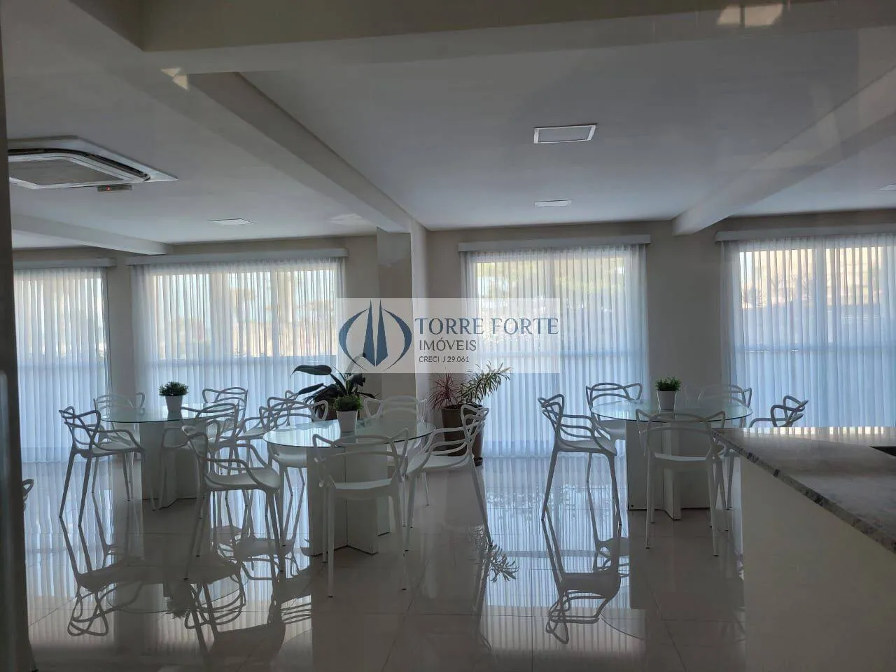 Imagem Maravilhoso apartamento 3 dormitórios, 1 suíte, 2 vagas pé na areia