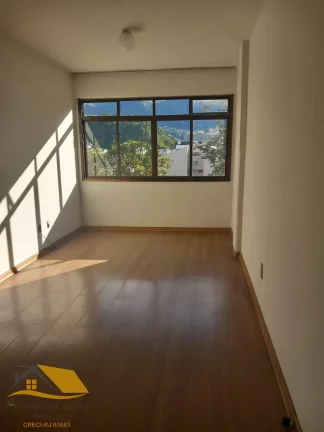 Imagem Vendo Apartamento no Centro com 2 Quartos mais Dependência Completa e ELevador