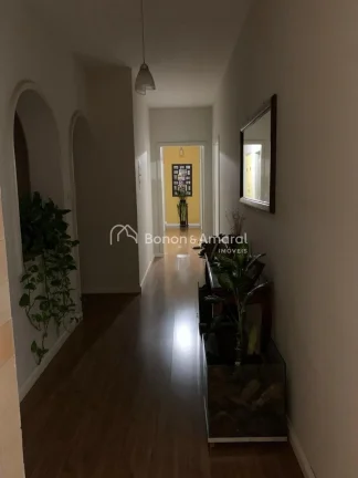 Imagem Localizada na Cidade Universitária, em Campinas, esta casa térrea reúne conforto, praticidade e e...