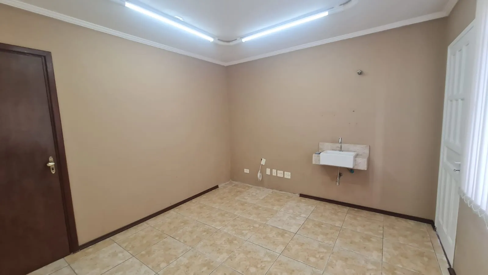 Imagem Sala comercial à venda, Centro de Sorocaba, 25 m², recepção, pronta para uso, próxima à Rua São Bento e ao Boulevard Braguinha, ideal para escritório