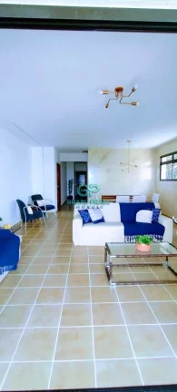 Imagem 3 quartos, 5 banheiros, maravilhosa sala com sacada, cozinha ampla, TRÊS VAGAS DE GARAGEM.