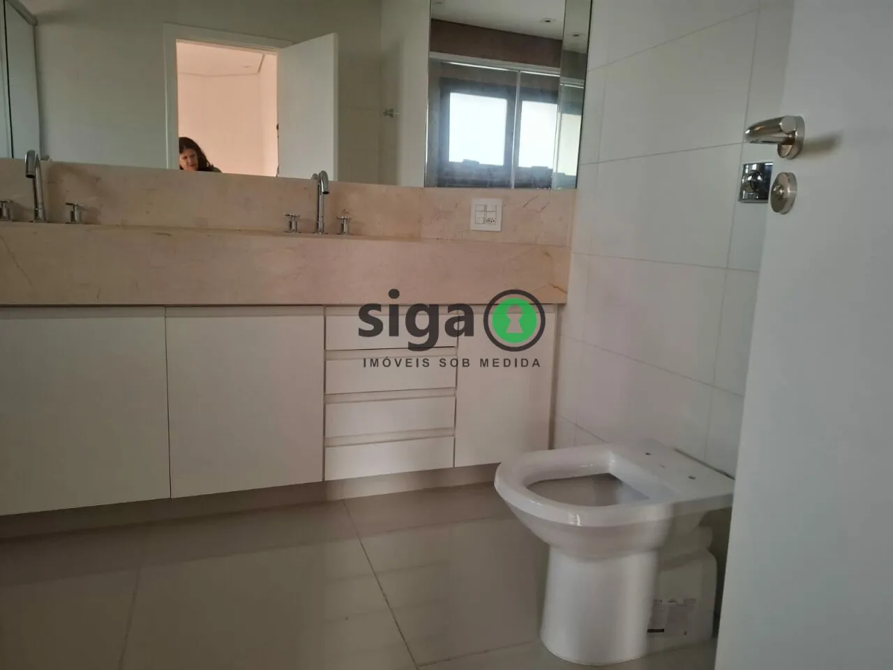 Imagem Apartamento com suítes e 4 vagas para venda, 244 m² -Vila Susana - Edifício: Cambridge Park