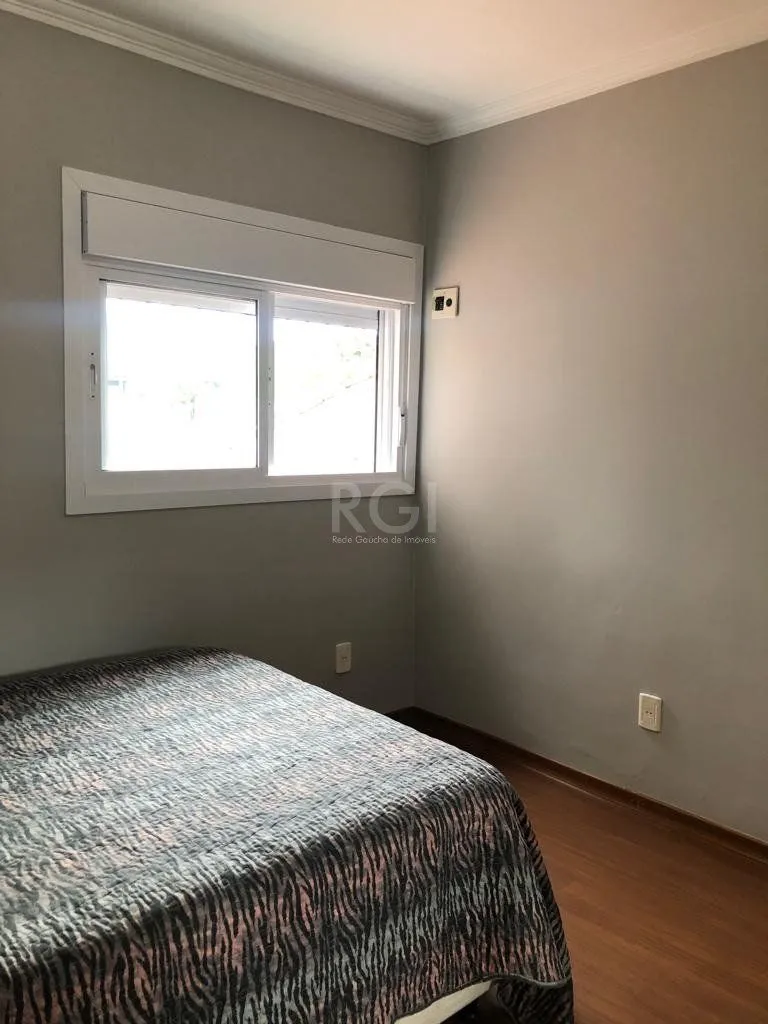 Imagem Casa à venda - 230m², 4 quartos, sendo 2 suítes, churrasqueira, piscina e 03 vagas de garagem