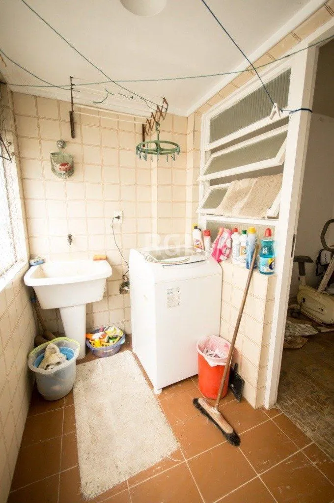 Imagem Cobertura para Venda - 237.88m², 3 dormitórios, sendo 1 suites, 2 vagas - Moinhos de Vento