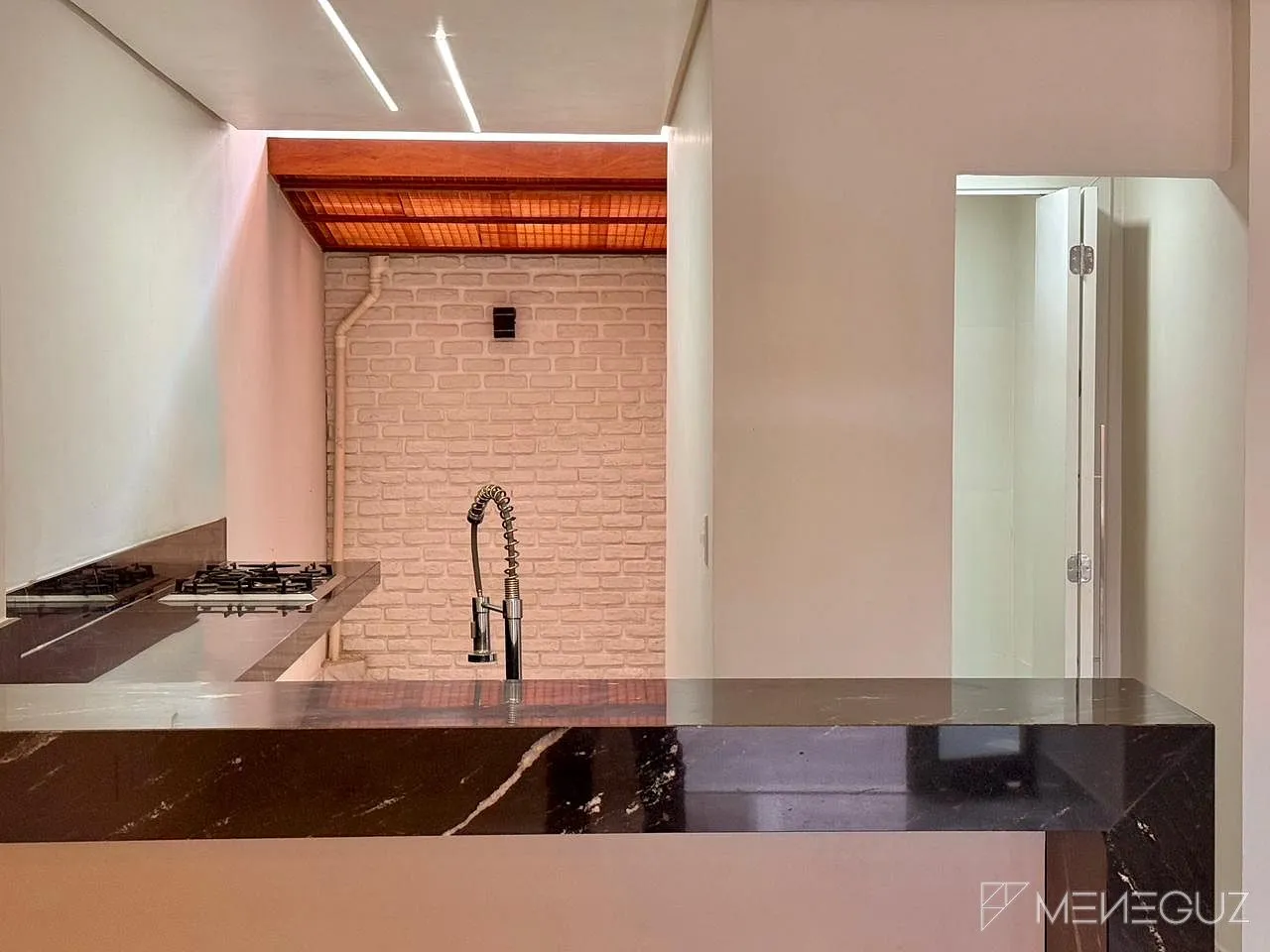 Imagem Viva com lazer privativo e economia: piscina, sauna e energia solar