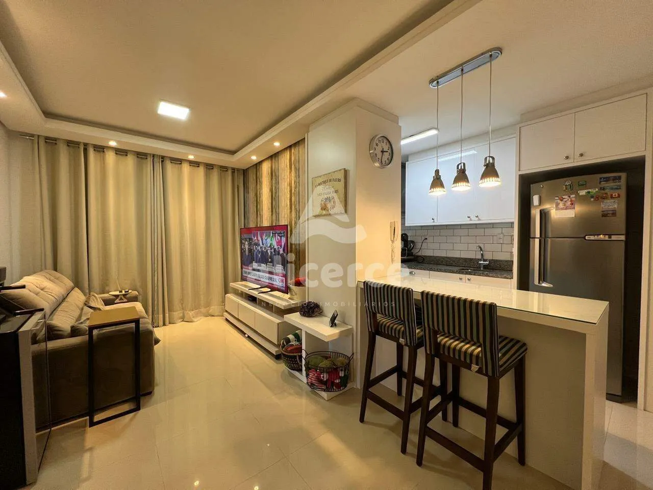Imagem Apartamento à venda com 2 quartos 2 suítes, 80,29m² em Agronômica Florianópolis