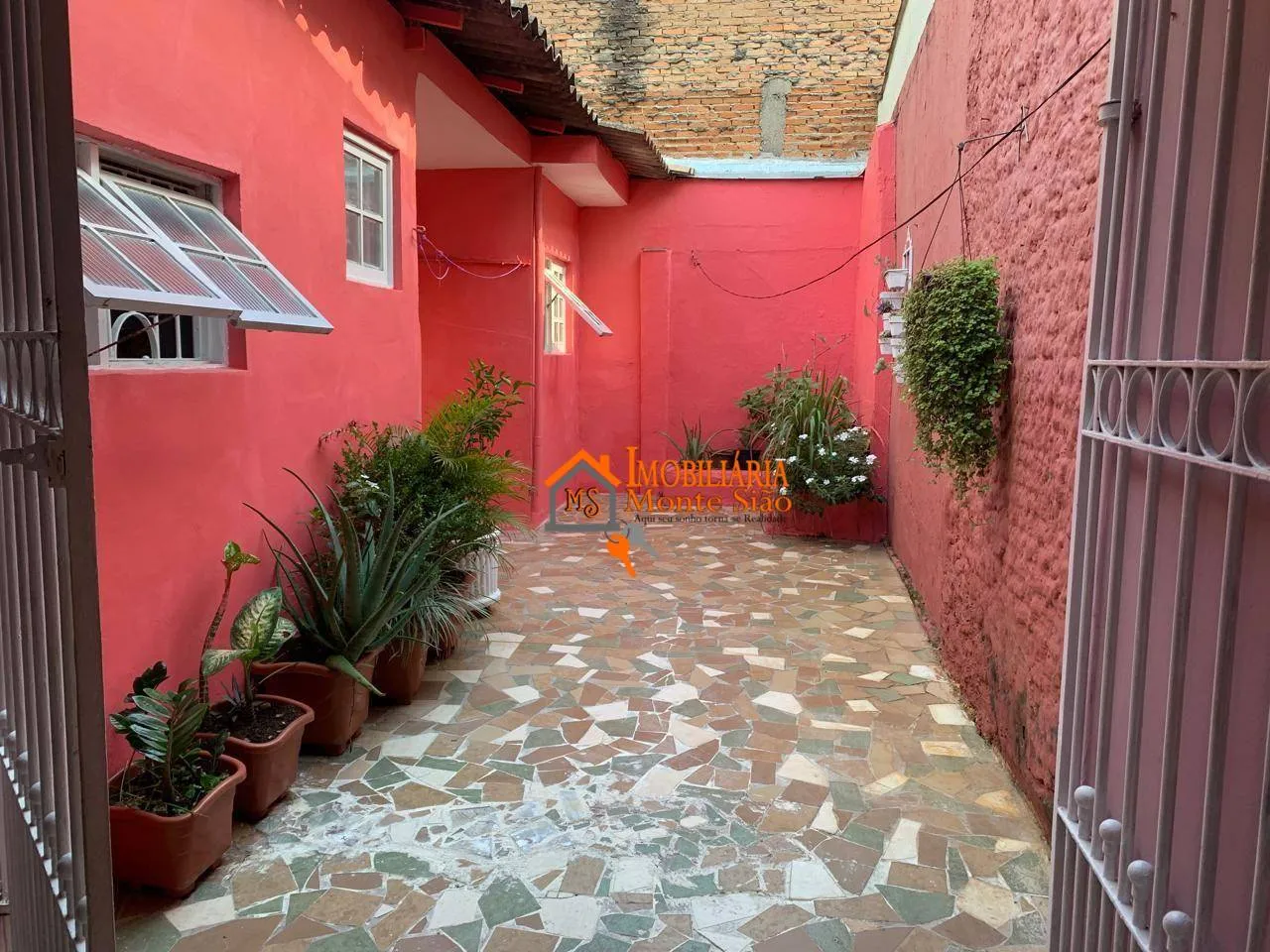 Imagem Casa com 2 dormitórios à venda, 117 m² por R$ 477.000 - Vila Zamataro - Guarulhos/SP