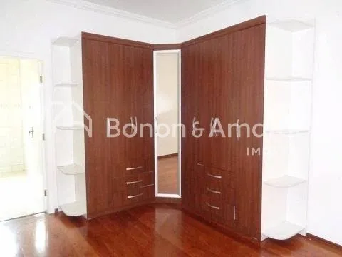 Imagem Linda casa de condomínio em Sousas, com 350m², 4 quartos e 3 suítes.