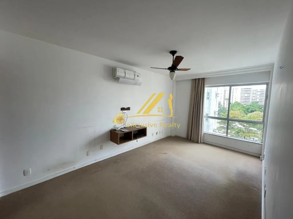 Imagem Apartamento 4 quartos, 2 suítes com varanda, living espaçoso 170m2, perto do Shopping Barra. 2 vagas. Prédio com piscina, salão de festas, vaga de vis