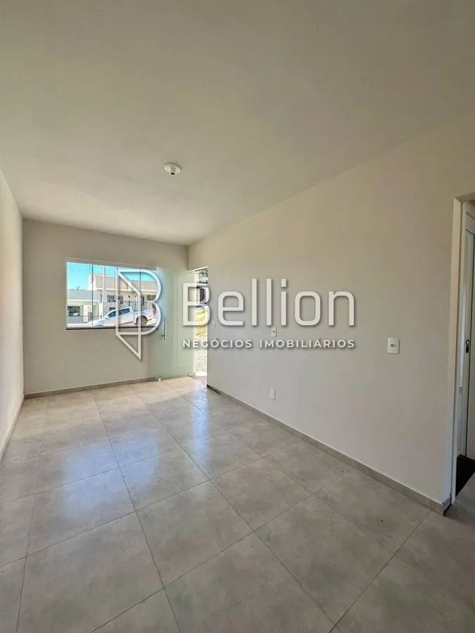 Imagem Residência situada em um bairro tranquilo em Timbó. Com um terreno espaçoso de 262,50 m², esta propriedade oferece um espaço para sua família desfrutar.