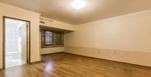 Imagem Casa sobrado no bairro Auxiliadora de 5 dormitórios e 4 vagas