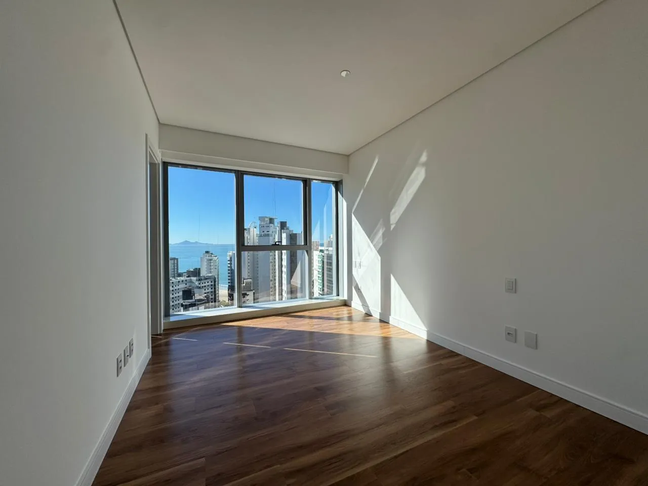 Imagem Apartamento com vista para o mar à venda com 171m2 por R$ 5.900.000,00