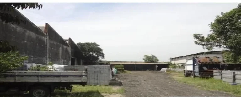 Imagem Ãrea na beira da Rodovia, com terreno de aproximadamente 5.000mÂ², contendo um barracÃ£o de 1.000mÂ...