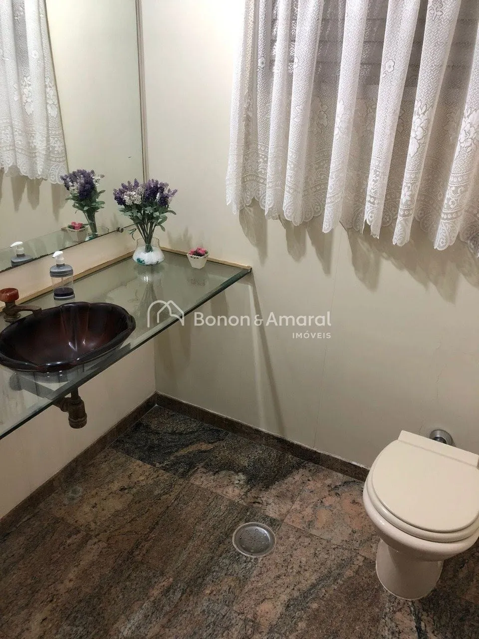 Imagem Conforto e elegância em amplo imóvel no Edifício Notre Dame