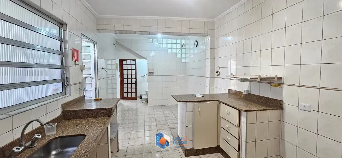 Imagem Sobrado para venda em Jardim Regis com 5 quartos, sendo 1 suíte, 218m²