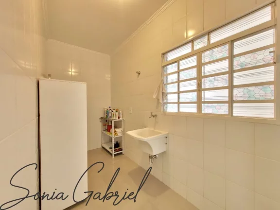 Imagem Imperdível! Casa à venda em Vinhedo-SP, bairro Nova Vinhedo. 3 quartos, 1 suíte, 2 salas, 3 banheiros, 4 vagas, 259m².