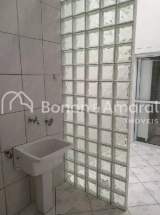 Imagem Esta casa está localizada no condomínio Colinas Ermitage, em Sousas, Campinas-SP, em um terreno de...