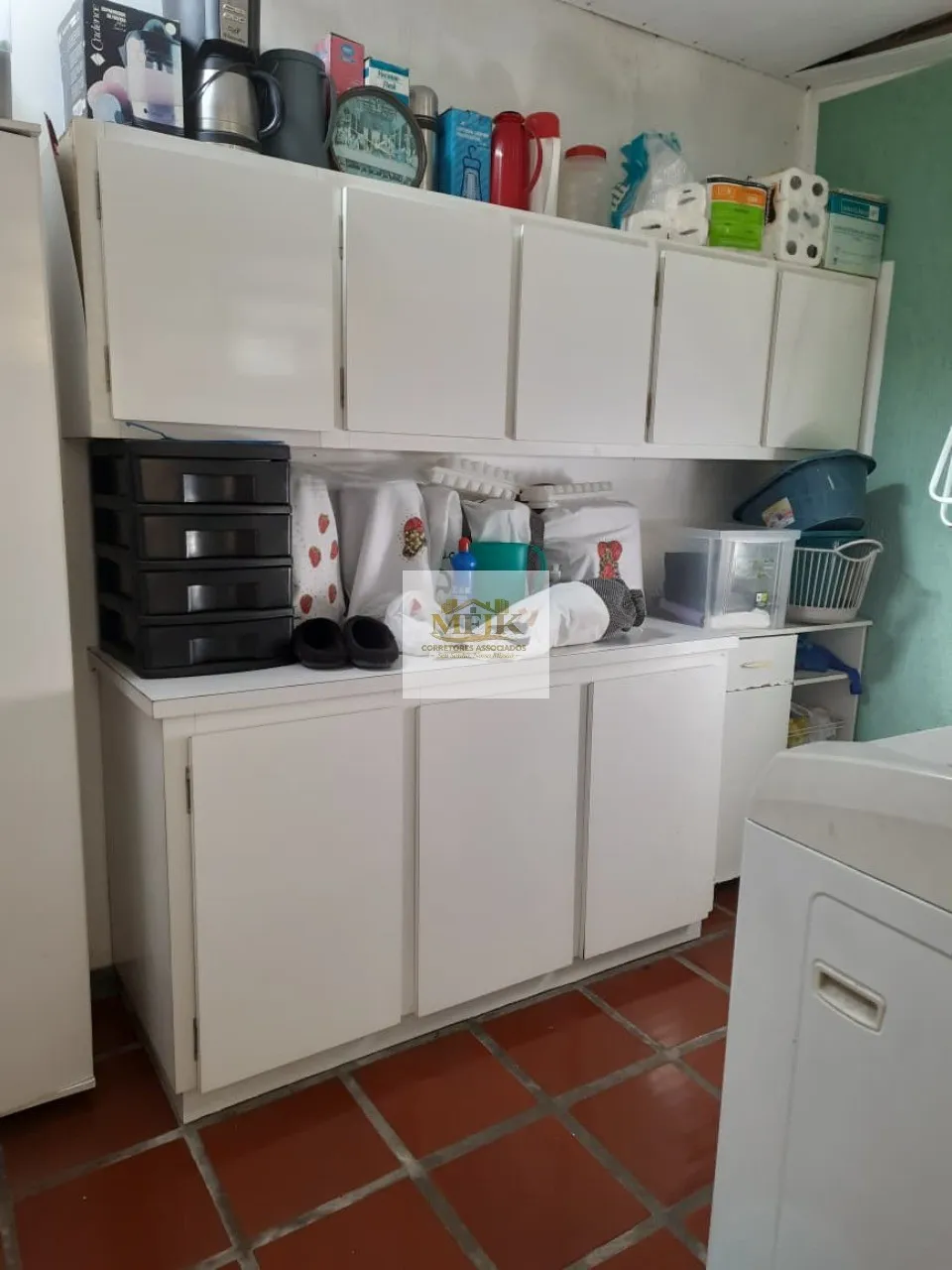 Imagem Imperdível: Casa à venda em Curitiba-PR, Boa Vista, 3 quartos, 1 suíte, 1 sala, 2 banheiros, 4 vagas de garagem.