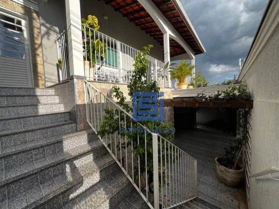 Imagem Casa com 3 dormitórios à venda, 273 m² por R$ 950.000 - Bela Vista - Socorro/SP