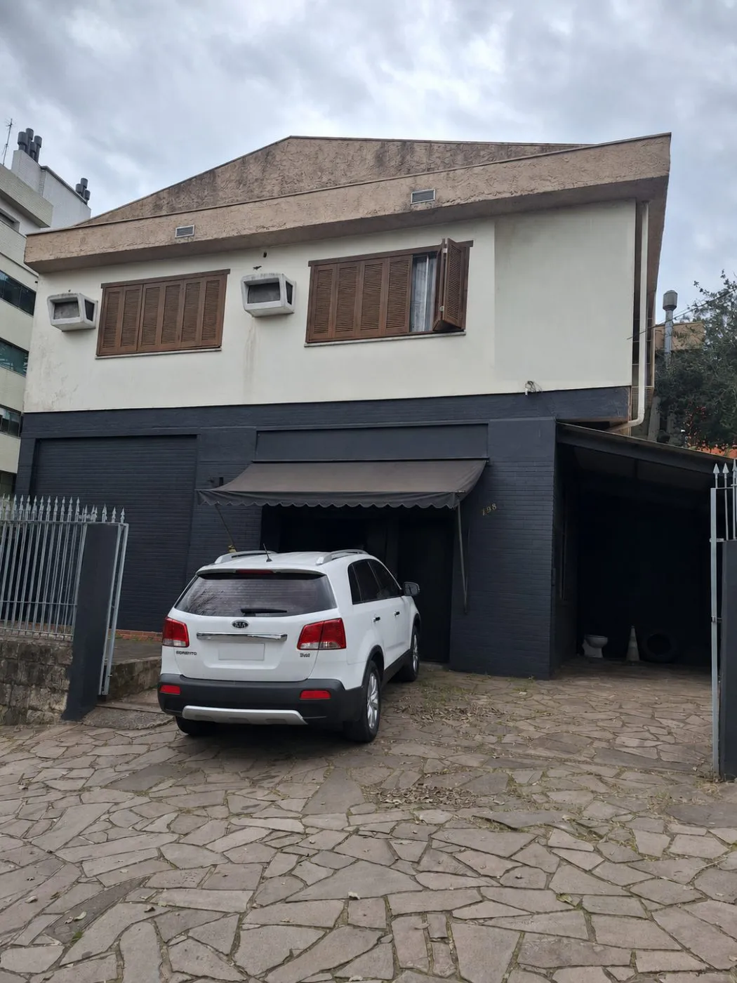 Imagem Casa 4 quartos para Venda no bairro Cristo Redentor em Porto Alegre
