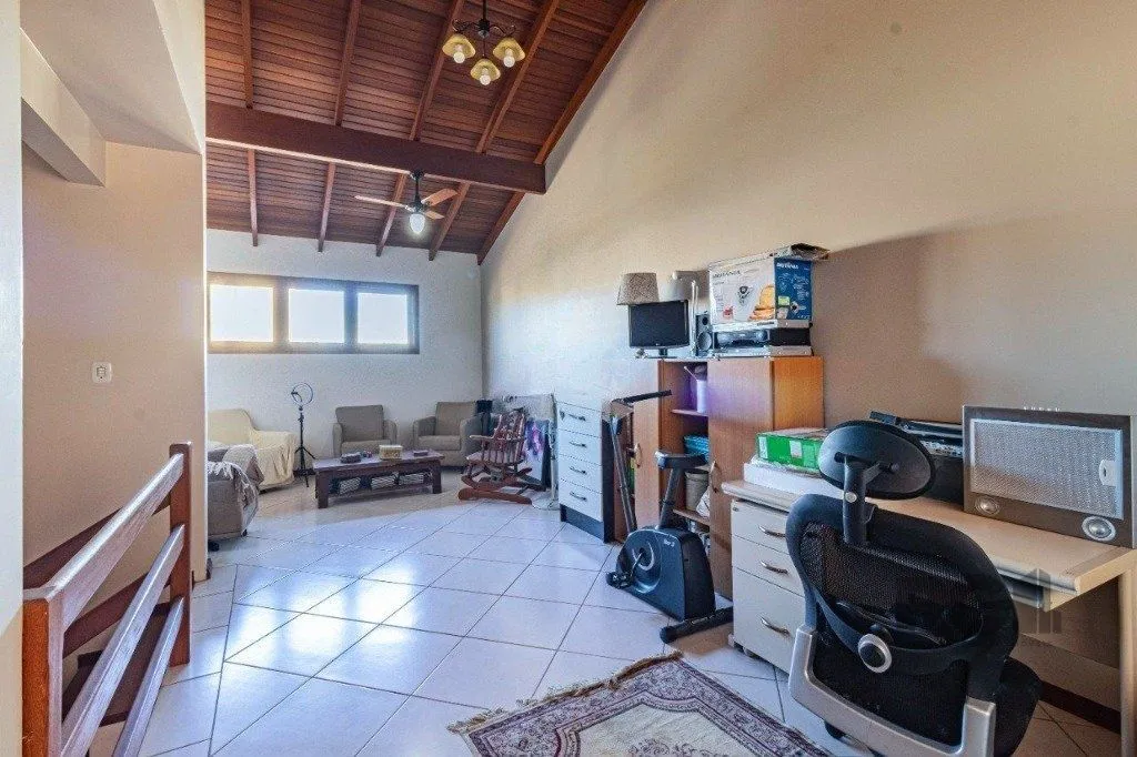 Imagem Casa de 3 dormitórios no bairro Cavalhada