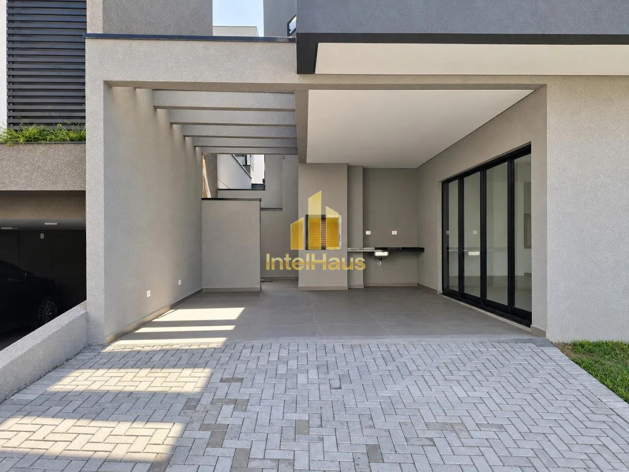 Imagem Apresentamos este sobrado recém-construído no Residencial Alto Boulevard, com arquitetura contempo...