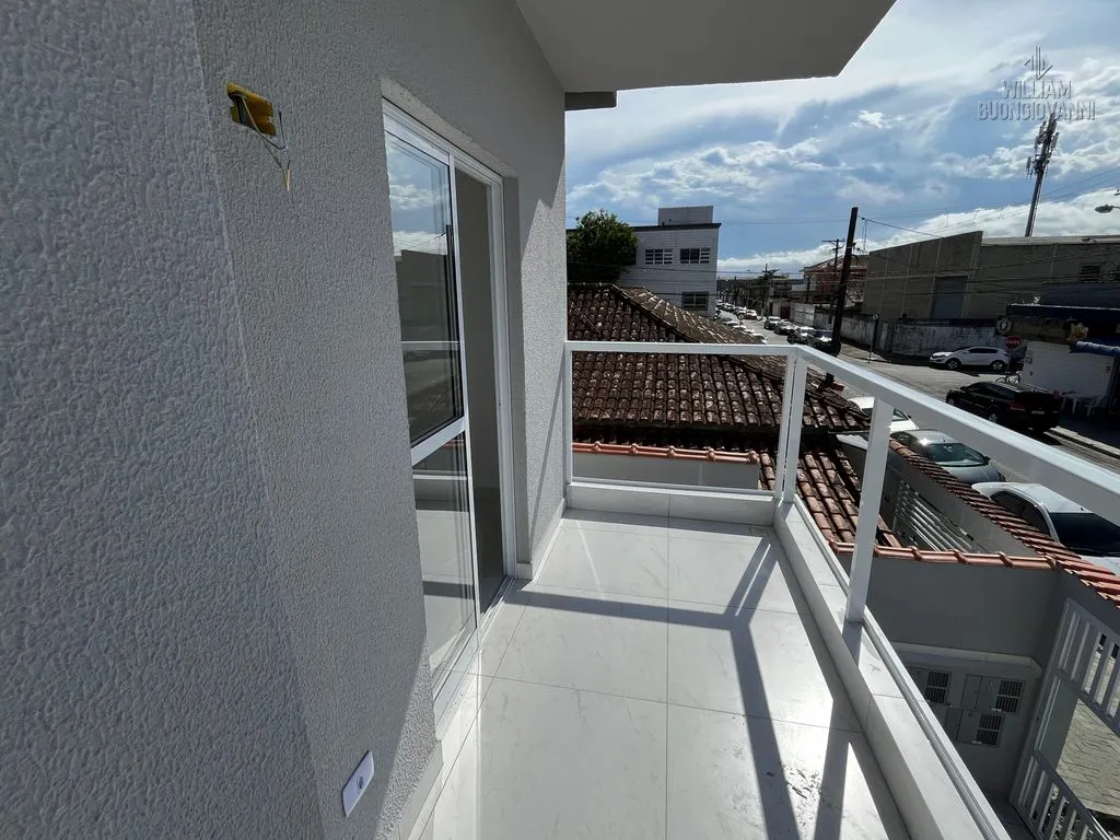 Imagem Casa de condomínio na Vila Tupi, 2 Dormitórios com Suíte! Sobreposta com Sacada!