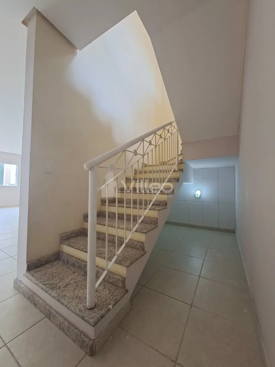 Imagem Venha conhecer e se encantar por essa confortável casa num dos condomínios mais tradicionais de So...