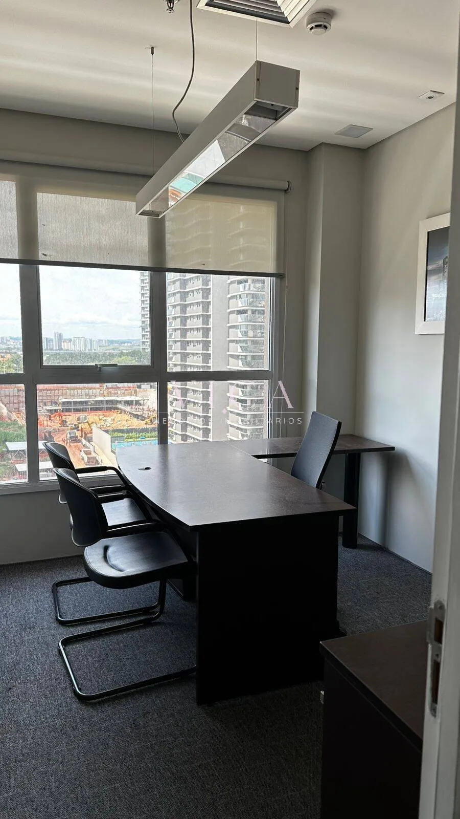 Imagem Sala mobiliada 61m² para venda por R$ 620.000,00 - Alphaville/SP