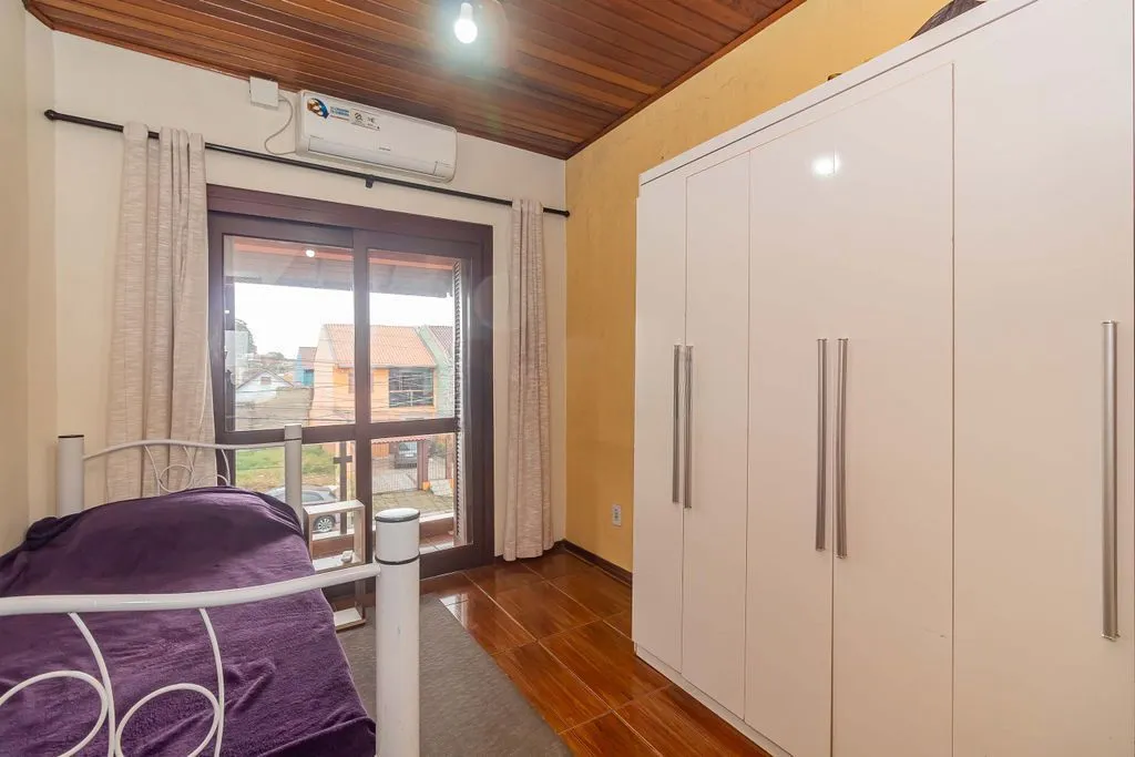 Imagem Casa de 3 dormitórios à venda Bairro Rubem Berta - Porto Alegre