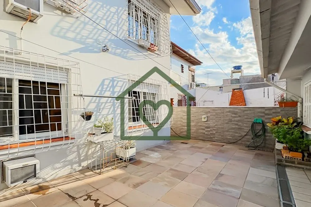 Imagem Descubra esta encantadora casa mobiliada à venda no Bairro Santa Maria Goretti, na Zona Norte de Po...