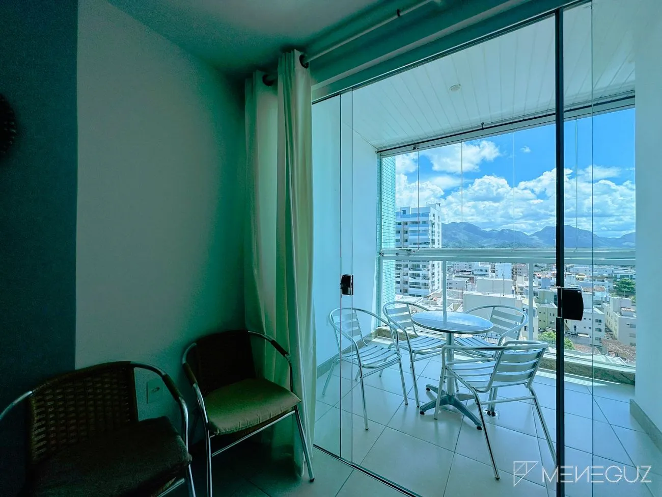 Imagem Apartamento Mobiliado na Praia do Morro - 3 Quartos em Prédio Frente Mar!