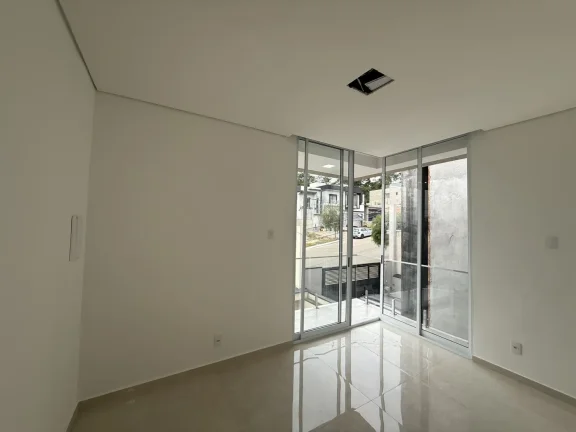 Imagem Linda Casa à Venda no Condomínio Villas do Jaguarí.