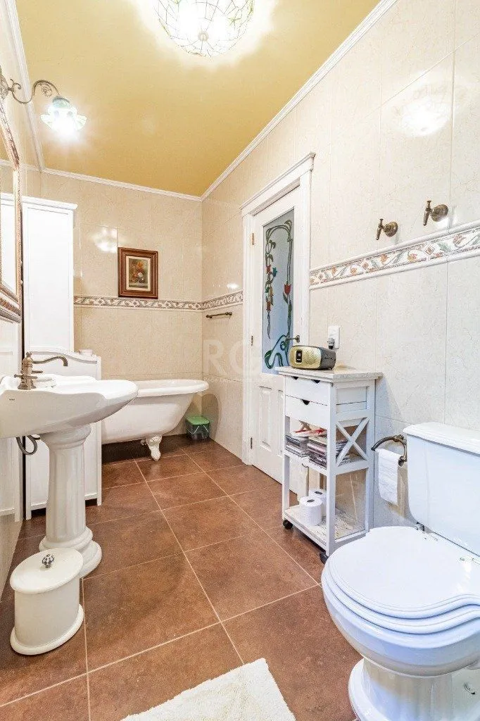 Imagem Casa de 3 dormitórios e 4 vagas de garagem no bairro Jardim Itu