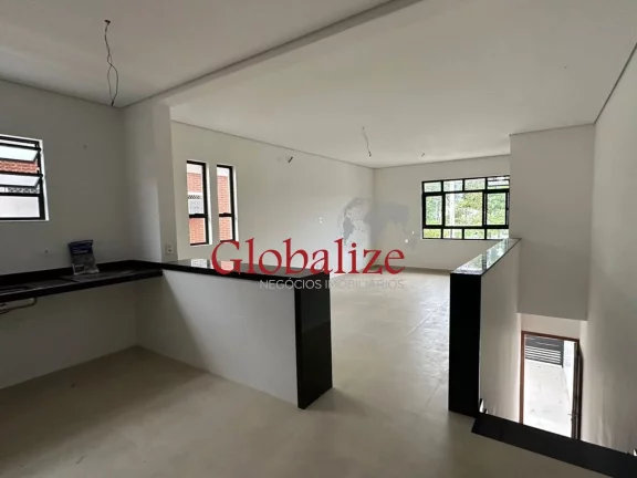 Imagem Casa Sobreposta alta à venda com 80m², 2 suítes, churrasqueira, 1 vaga por R$695.000,00 na Vila Belmiro em Santos