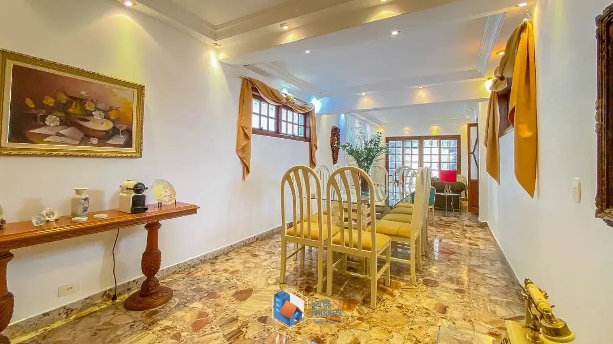 Imagem Casa para venda em Cambuci com 5 quartos, sendo 3 suítes, 275m²