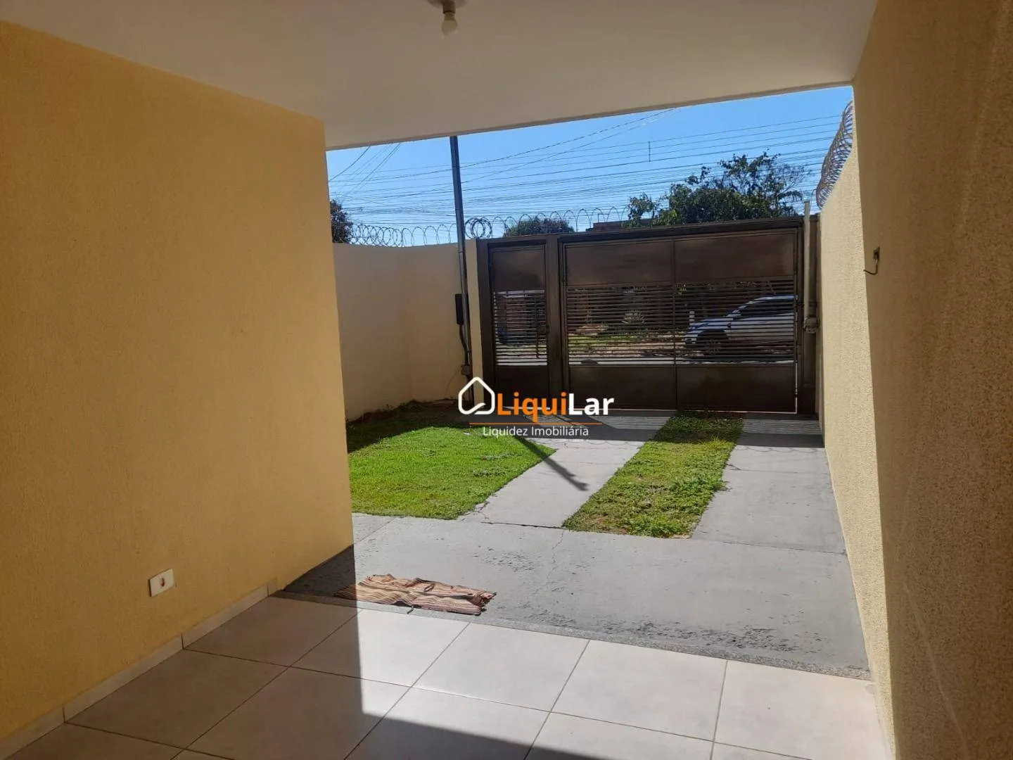 Imagem Casa Usada à Venda no Asfalto com 2 Quartos, Varanda, Amplo Quintal e Possibilidade de Minha Casa Minha Vida
